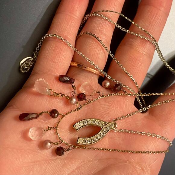 Pair of Express Necklaces - Lucky Horseshoe & Romantic Beads - Picture 7 of 7